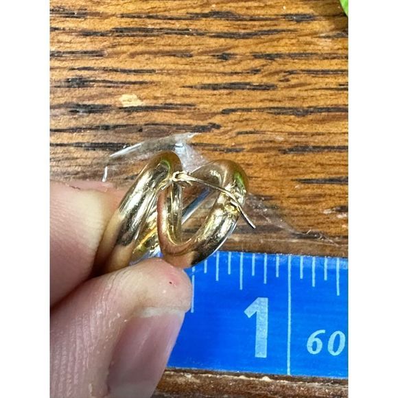 SOLD! Unique 14k yellow gold twist hoop earrings - Picture 6 of 8